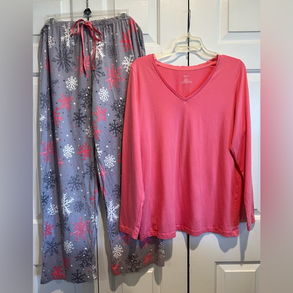 HUE 2 Pc PJ Set - Pink & Gray ❄️Pajama Set - Pink V-Neck & Gray Snowflake Pants